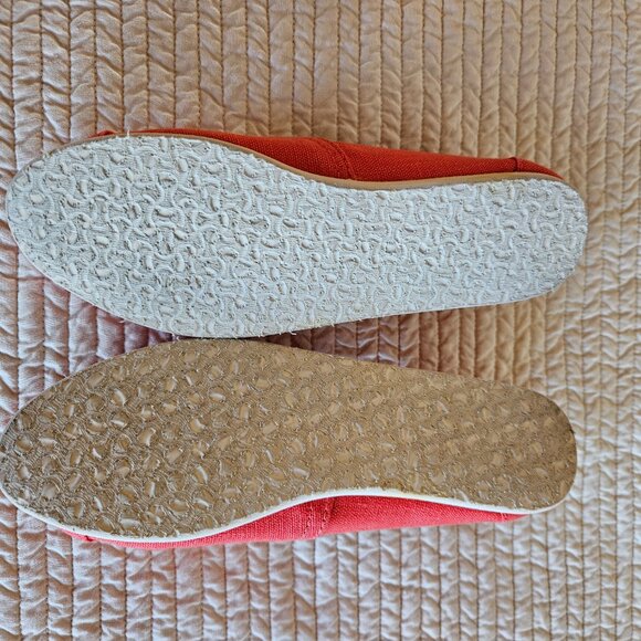 TOMS Red Canvas Women’s Size 5 Shoes - NWOT - Picture 6 of 13